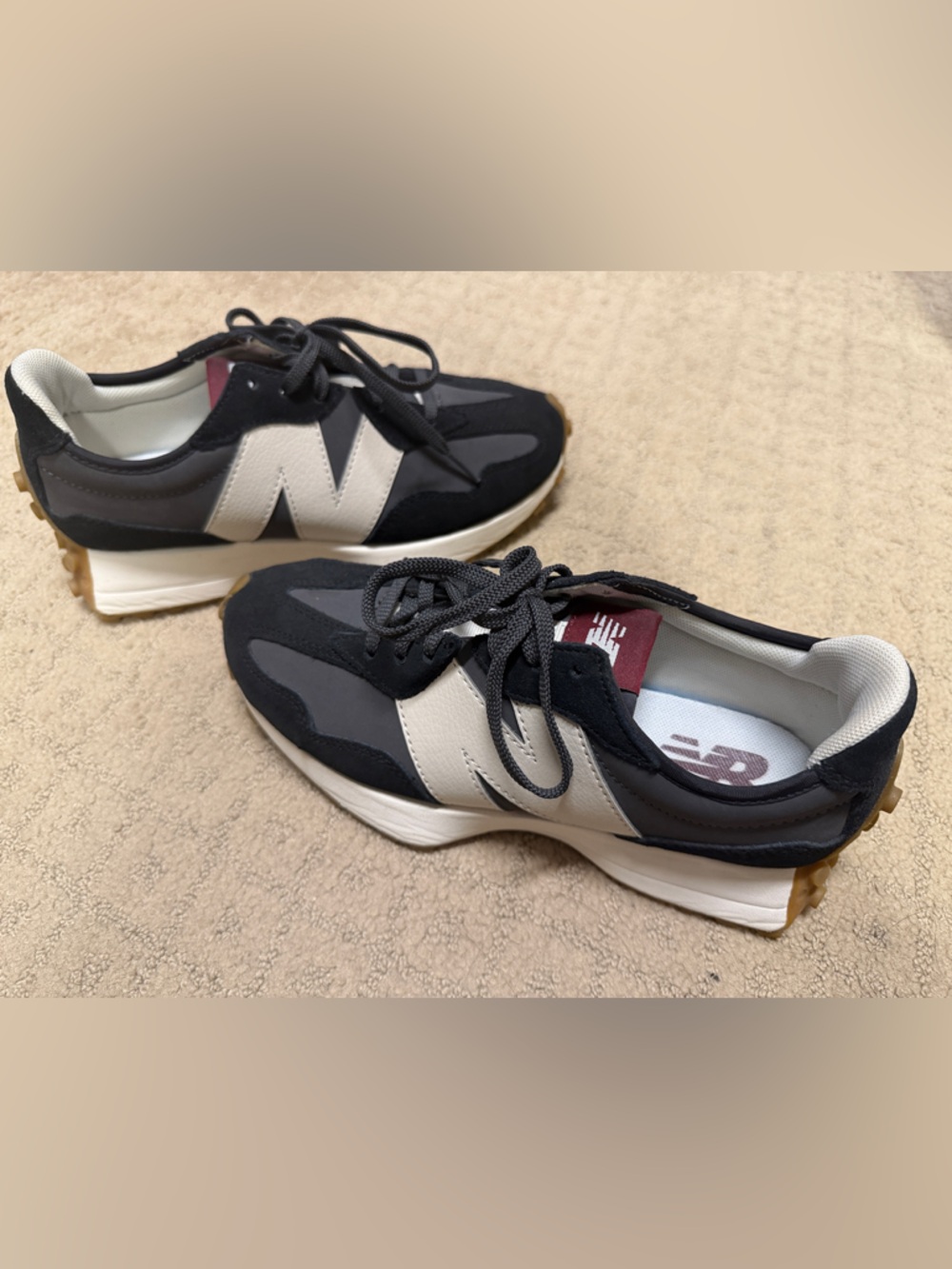 EEUC Sz. 8 Women’s New Balance 327 Black and Grey Shoes